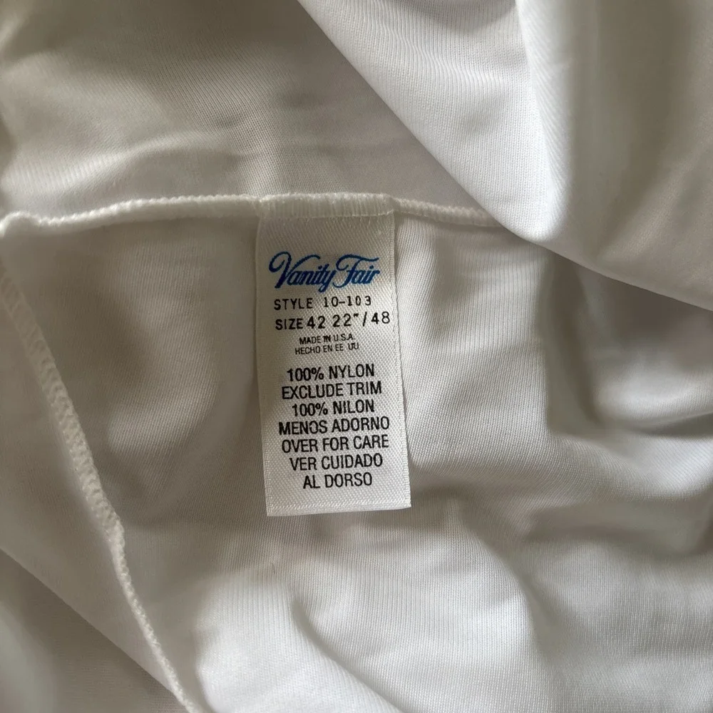 VNTG Vanity Fair Size 42 22
